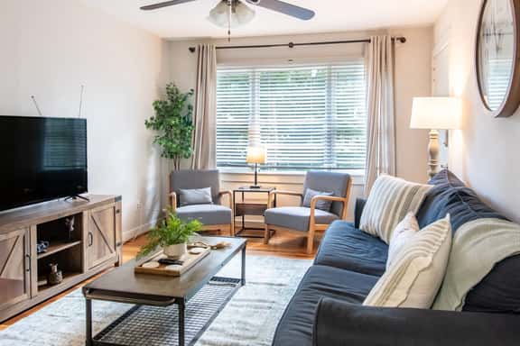 Vulcan View - King Bed/Patio/Cozy Retreat - Image 1