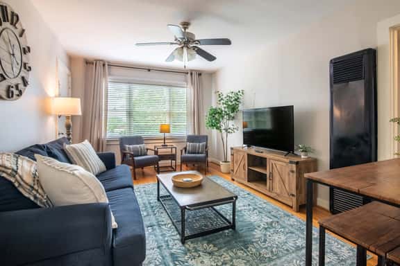 Vulcan View - Spacious Escape/King Bed/Parking - Image 1