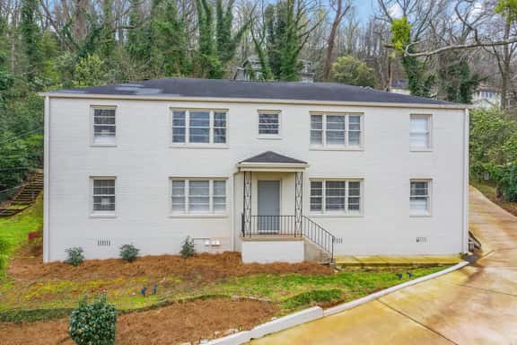 Vulcan View Suites - Group-Friendly Units w/ Parking - Image 1