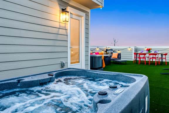 7min to Broadway | Unit 219 - Rooftop Hottub-14 beds-Pool Table - Image 1