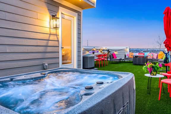 7min to Broadway | Unit 215 - Rooftop Hottub-14 beds-Pool Table - Image 1