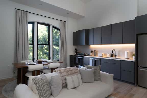 Urban Loft – Wi-Fi/Downtown/2 Beds & 2 Baths - Image 1