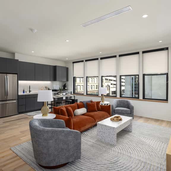 Sky Suite – Games/WiFi/Center of the City + Views - Image 1