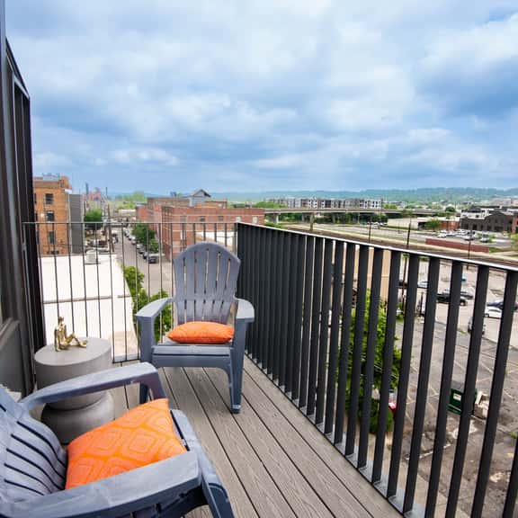 Birmingham Bright Stay - 1BR/Balcony/Walk Score 91 - Image 1