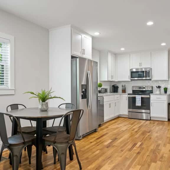 Avenue Quads - Unit 1/Spacious Stay/Parking - Image 1