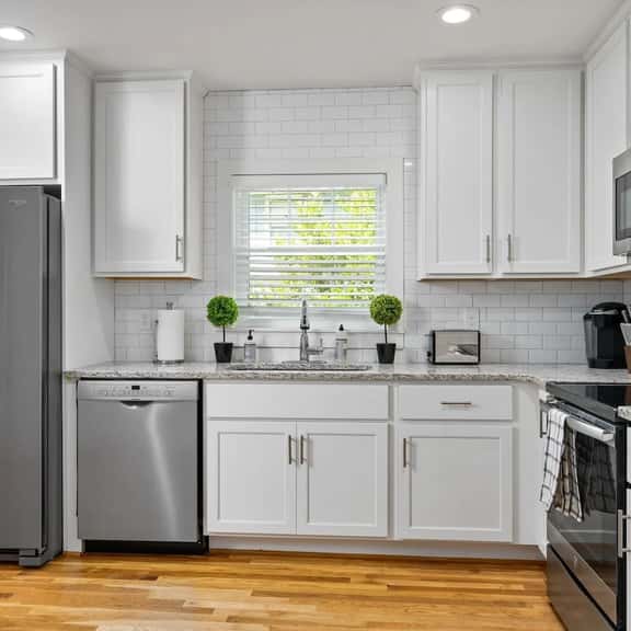 Avenue Quads - Unit 3/Family-Friendly/City Retreat - Image 1