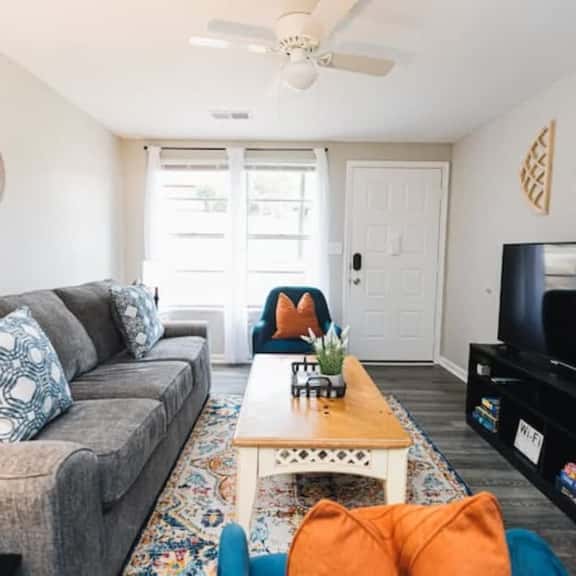Avondale Guest House- Private Balcony/Grill/Family - Image 1