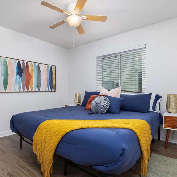 C1 Vulcan's Hideout-King Bed/Workspace/FreeParking - Image 1