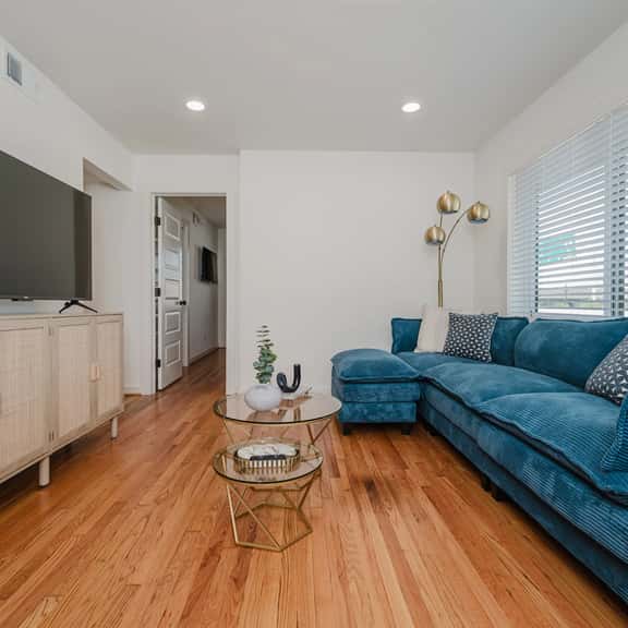 Central Quarters- Groups/King & Queen Beds/Parking - Image 1