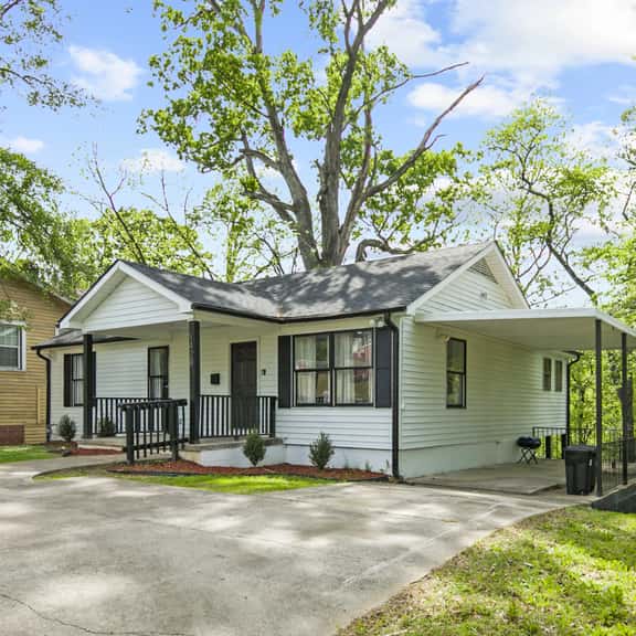 Druid Hills Retreat | Group Stay/King Bed/Parking - Image 1
