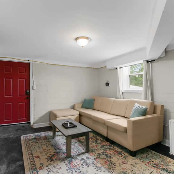 Dugan Cottage Suite B - City Stay/WorkSpace/WiFi - Image 1