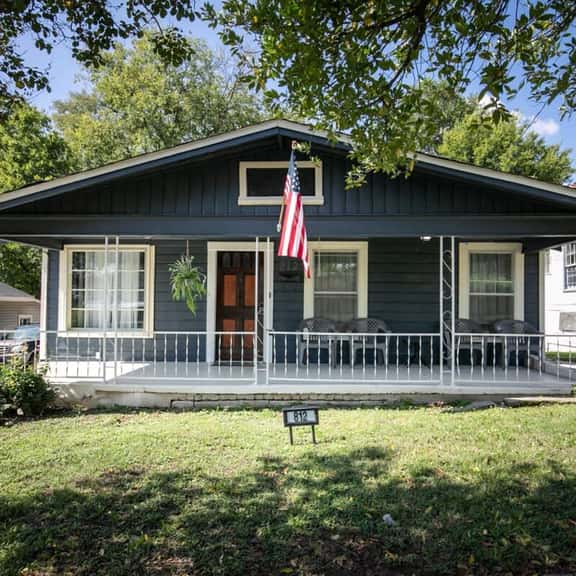 Fourth Street Retreat | King Bed/Family/DownTown - Image 1