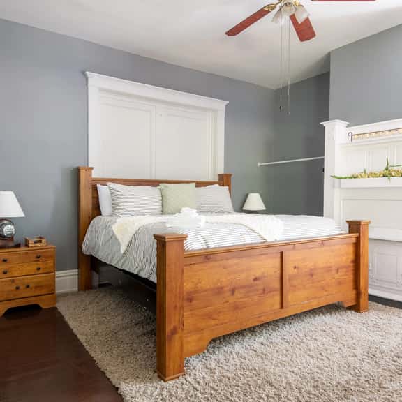 Magnolia Middle Suite| Queen Beds/Couples/Downtown - Image 1