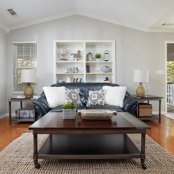 Morning Sun Escape- 3 Bedrooms, King Beds, Balcony - Image 1