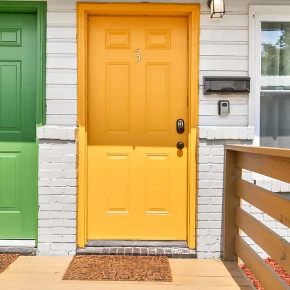 Norwood Seven Flat No. 3- Easy Downtown Access - Image 1