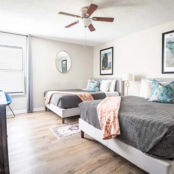 Ridge Retreats Unit A: King Bed/Free Parking/2 Baths - Image 1