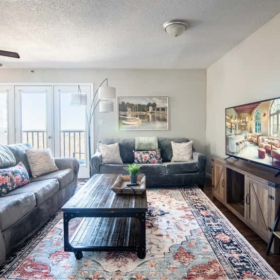 Ridge Retreats - Unit F: King Bed/Free Parking/TVs - Image 1