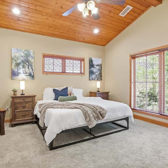 Serenity Ridge Suite 321- King Bedroom/Pool Access - Image 1