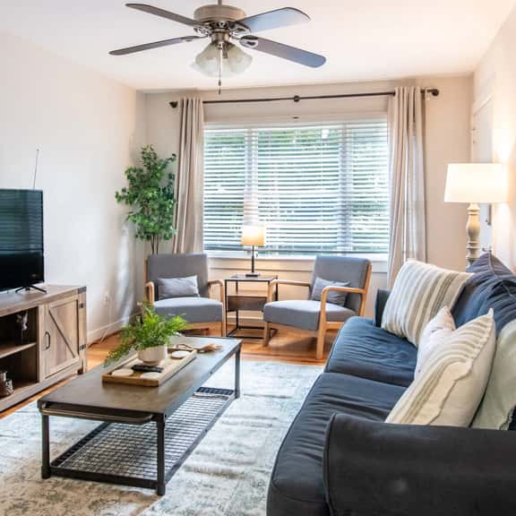 Vulcan View - King Bed/Patio/Cozy Retreat - Image 1