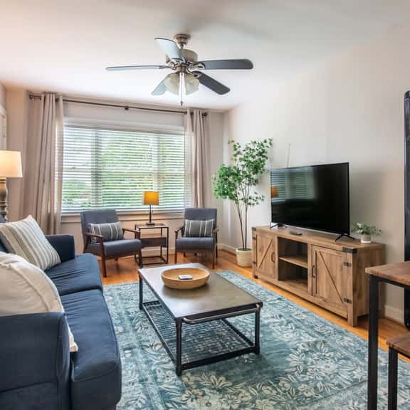 Vulcan View - Spacious Escape/King Bed/Parking - Image 1