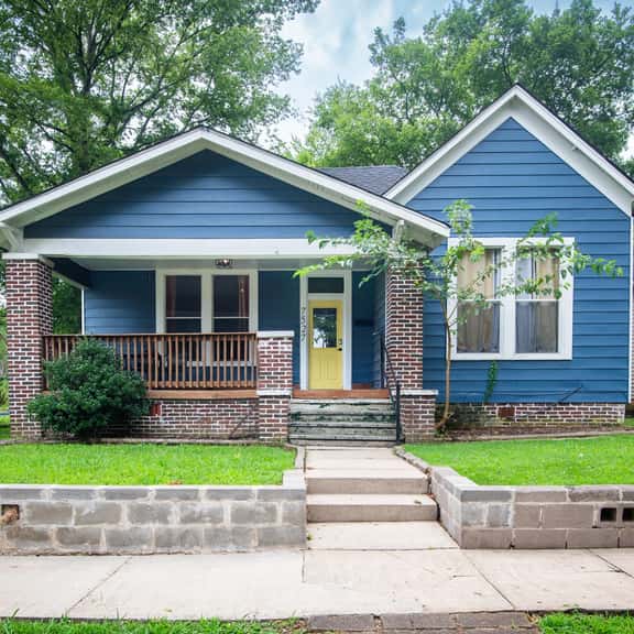 Division Den |Charming One-Level w/ Backyard +WiFi - Image 1