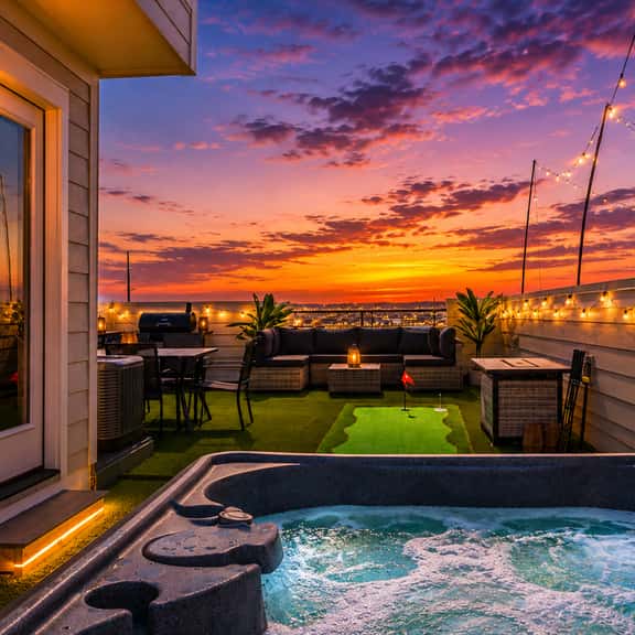 The Encore - Rooftop Hot Tub/Game Room/Sleeps 12 - Image 1