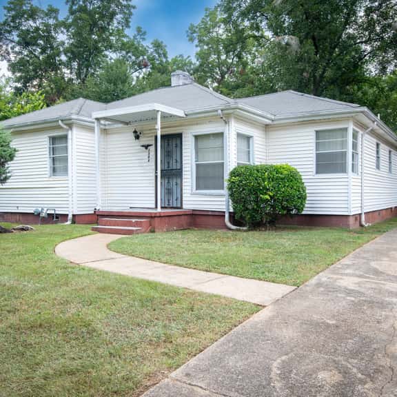 Green Acres Cottage | Cozy/Patio/Fenced Backyard - Image 1