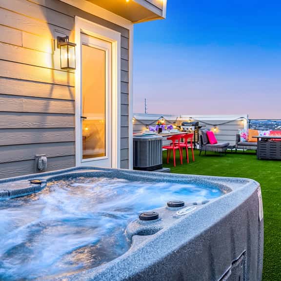7min to Broadway | Unit 215 - Rooftop Hottub-14 beds-Pool Table - Image 1