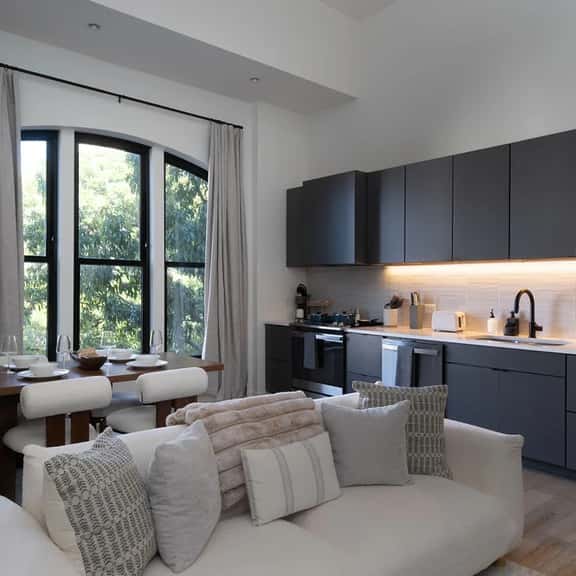 Urban Loft – Wi-Fi/Downtown/2 Beds & 2 Baths - Image 1