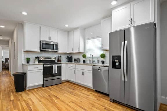 Avenue Quads - Unit 2/Cityside Retreat/Parking