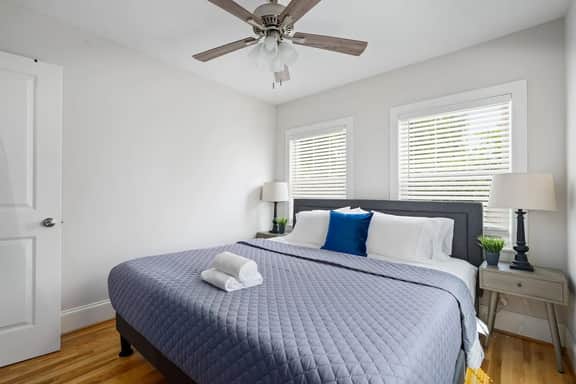 Avenue Quads - Unit 2/Cityside Retreat/Parking