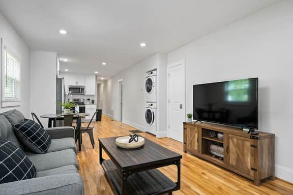 Avenue Quads - Unit 3/Family-Friendly/City Retreat