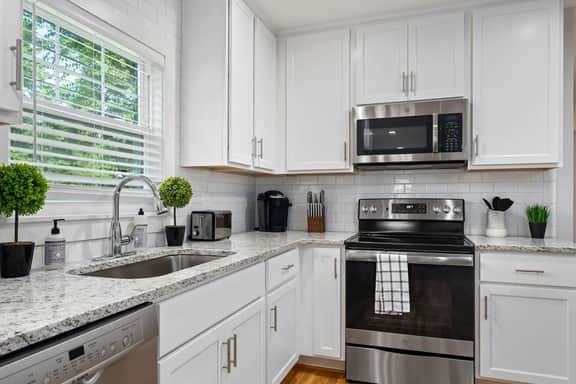 Avenue Quads - Big Groups/King Bed/Parking/4 Units