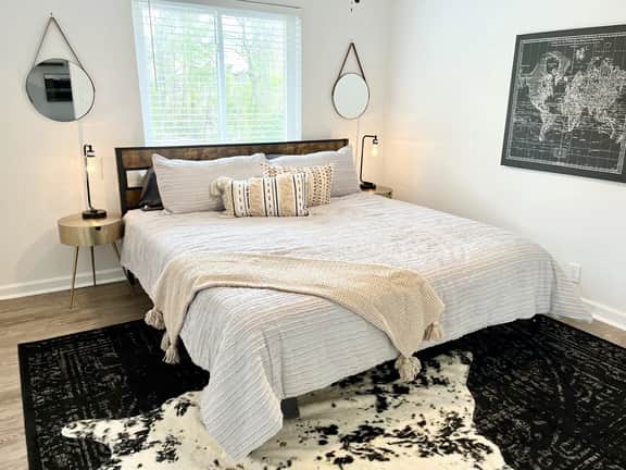 Five Points South | Vulcan’s Hideout B2 | King Bed