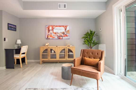 Beacon Brick Bungalow - Patio/WiFi/Family & Groups