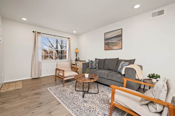 Beacon Grove Retreat – Patio • Washer/Dryer • WiFi