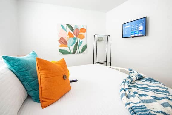 D1-Vulcan's Double Suite-King Beds/Wifi/Workspace
