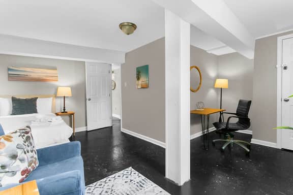 Dugan Cottage Suite B - City Stay/WorkSpace/WiFi