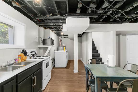 Garden Bungalow at Broadmoor -WiFi/Parking/Cozy