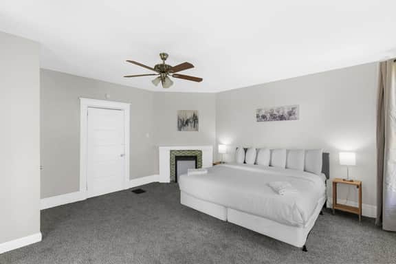 Heritage Haven Estate- Near Crossplex/Groups/Patio