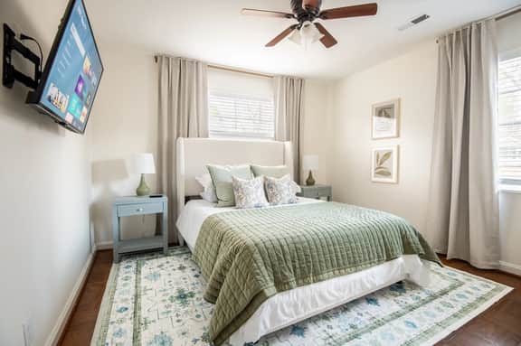 Hoadley Home- Family/Games/Driveway/Wifi/Crestline