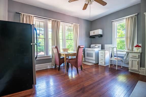 Magnolia Manor | Groups, 3 Full Units, WiFi