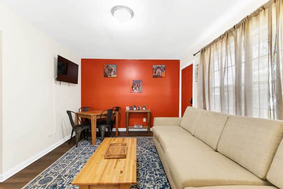 Norwood Seven Flat No.2- Easy City Access/King Bed