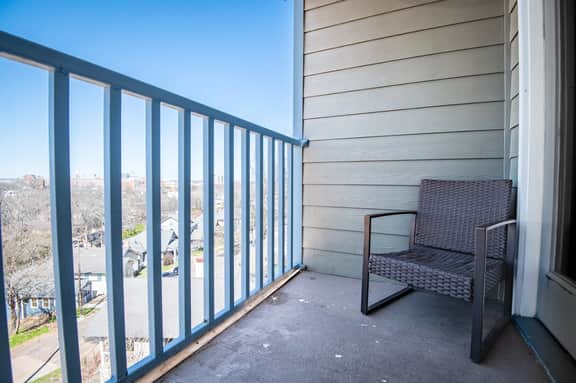 Ridge Retreats - Unit F: King Bed/Free Parking/TVs