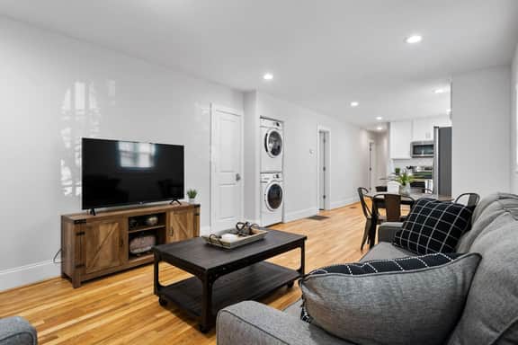 Avenue Quads - Minutes from City/Parking/Units 2&4