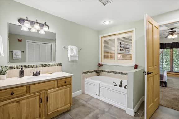 Serenity Ridge 313 - King Bed/Clubhouse Access