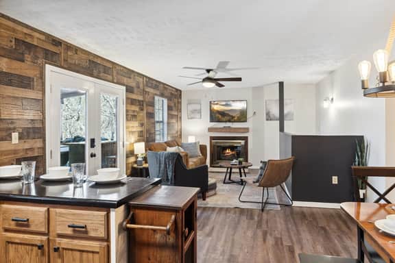 Tennessee Timber Retreat - Cabin/HotTub/Pets/WiFi