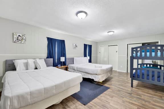 The 86th Street Retreat | Patio/King Bed/Groups