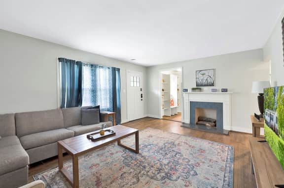 The 86th Street Retreat | Patio/King Bed/Groups