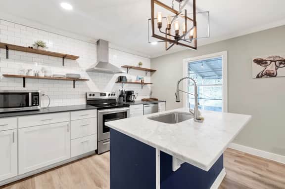 The 86th Street Retreat | Patio/King Bed/Groups